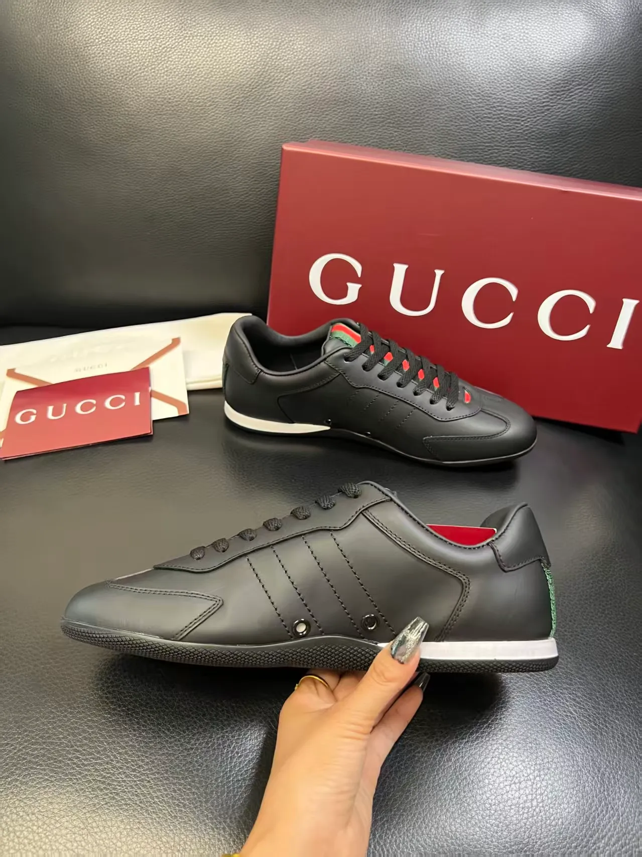 Factory price: 420💰New men's shoes GUCCI [Lightning] Gucci's latest shoes are shipped. Original quality, fashionable, special material, sheepskin lining, brand new packaging. The foot feels super comfortable and the workmanship is impeccable. Size: 38-44, customized 45